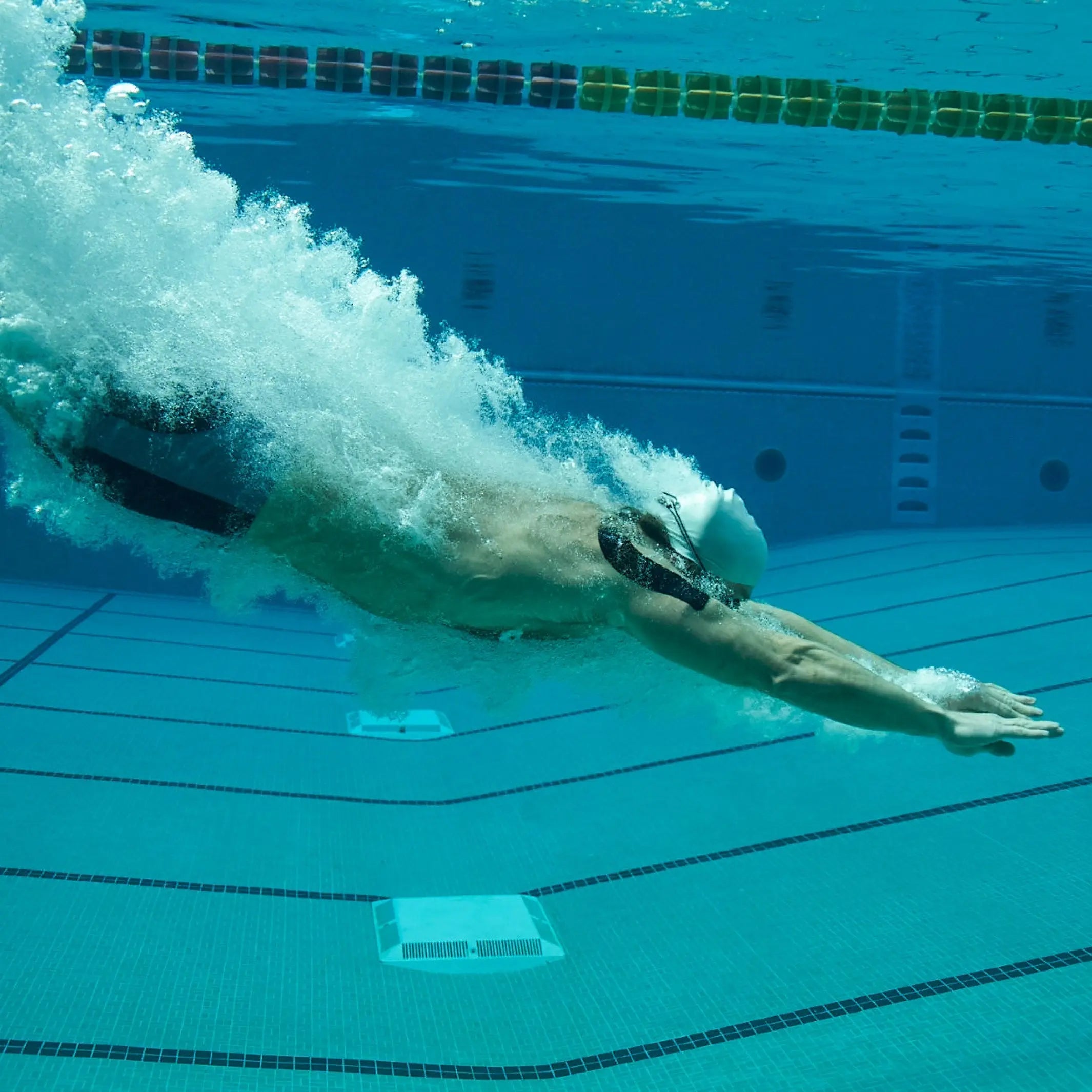 Man diving in pool#color_jet-black
